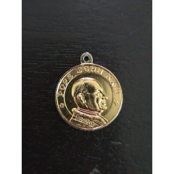 Vintage Pope John XXIII & Our Lady of Lourdes Medal Italy Gold Tone Pendant .75" - Picture 1 of 2